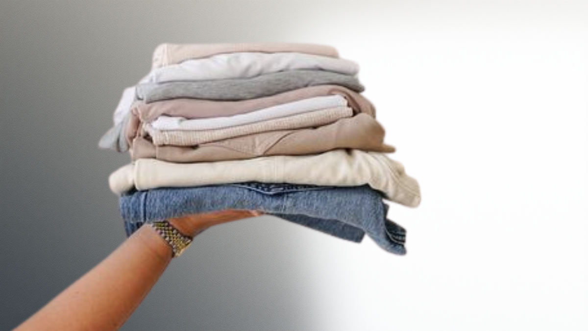Comment entretenir vos vêtements pour les faire durer (vraiment) : denim, soie, laine, lin et cachemire