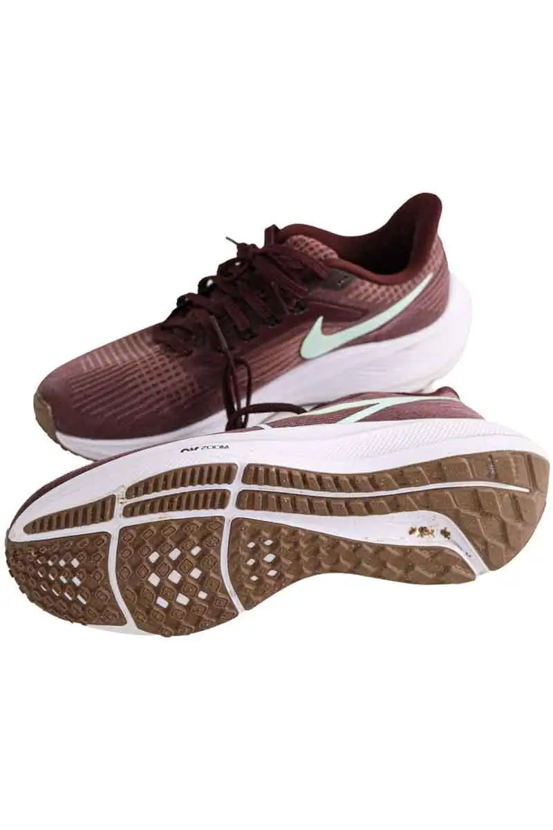 Baskets Nike Bordeaux en Tissu