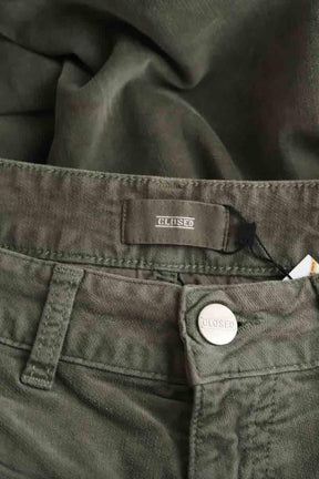 Droit Closed  Kaki