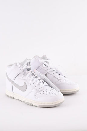 Baskets Nike  Blanc