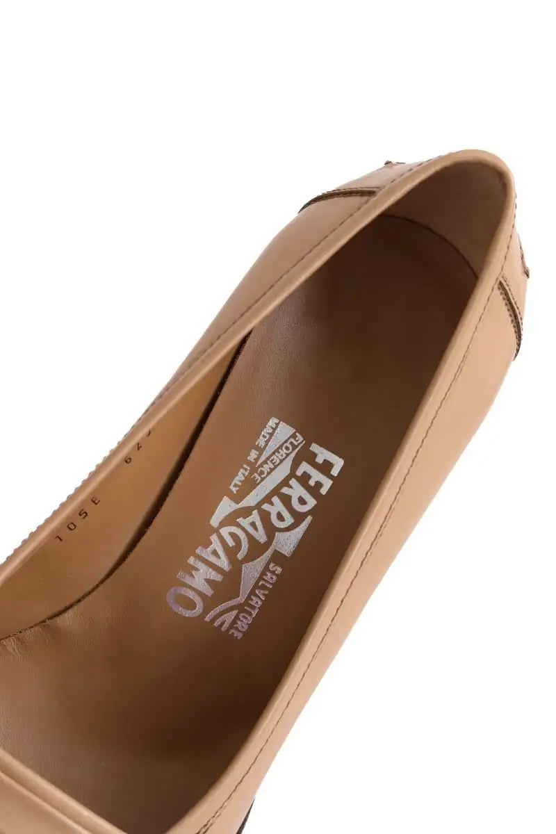 Mocassins Salvatore Ferragamo Beige en Cuir