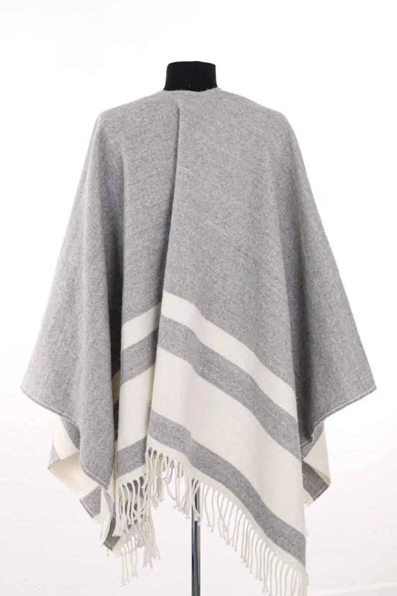 Cape Claudie Pierlot Gris en Synthétique