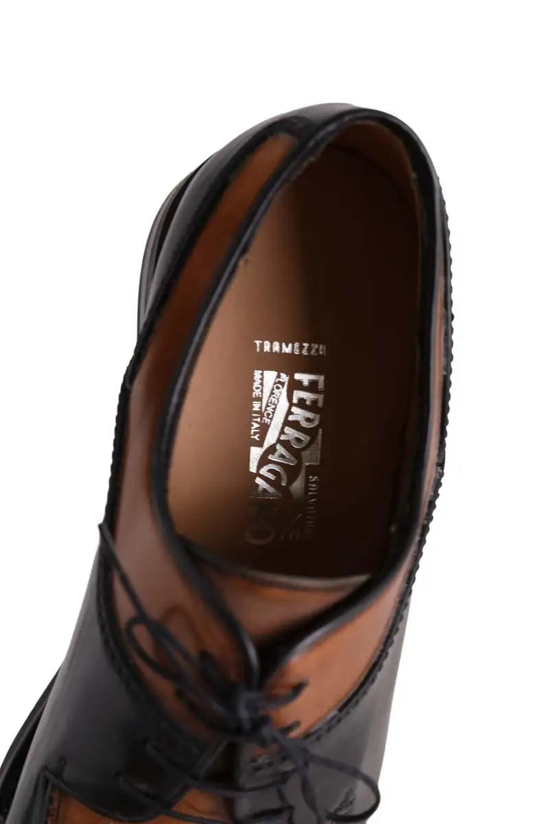 Chaussures à lacets Salvatore Ferragamo Noir en Cuir