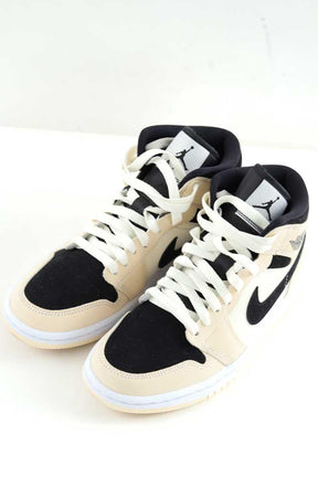 Baskets Nike  Beige