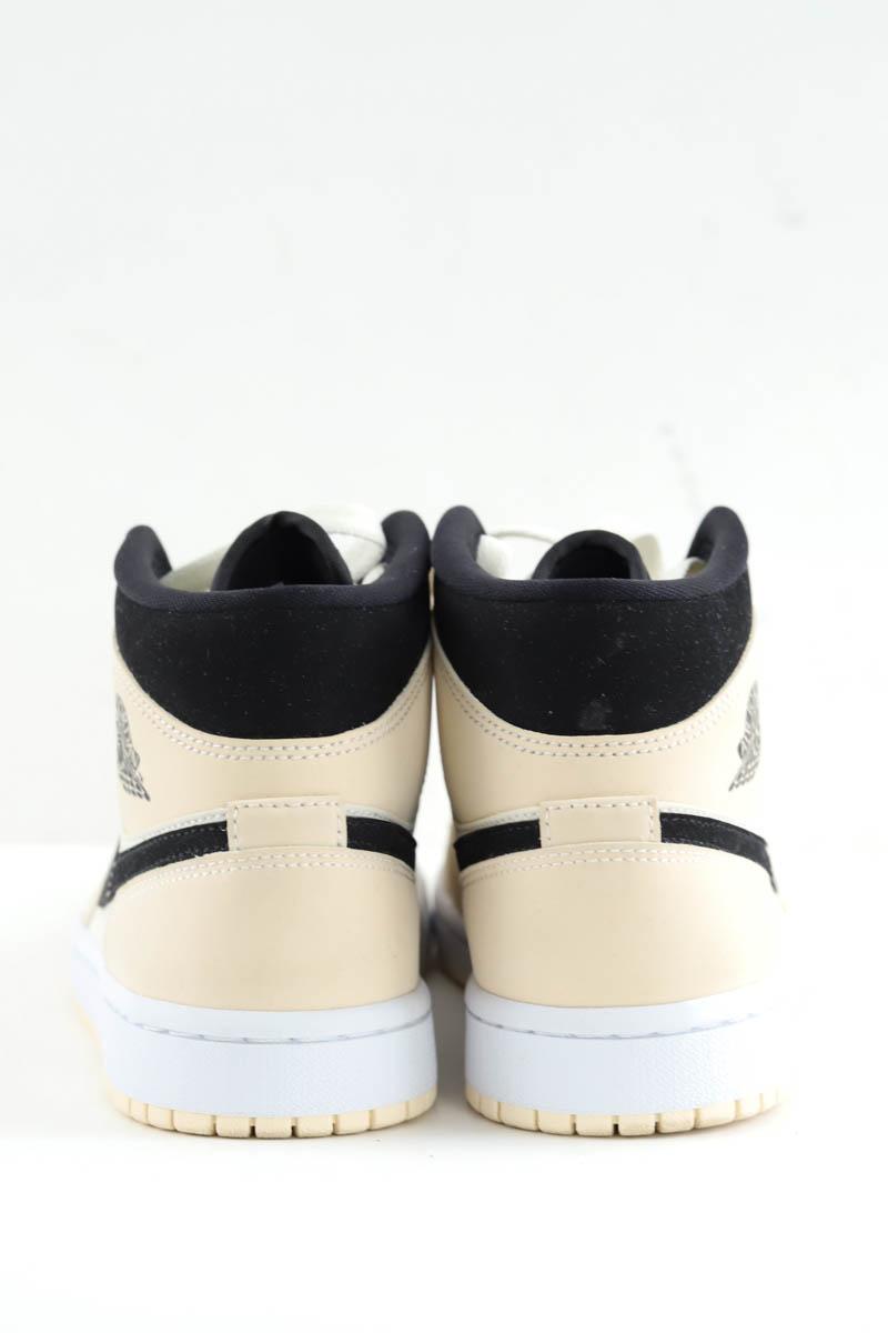 Baskets Nike  Beige