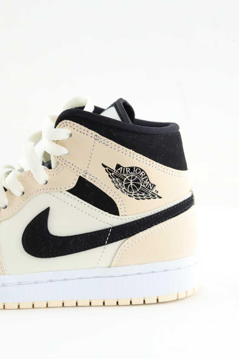 Baskets Nike  Beige