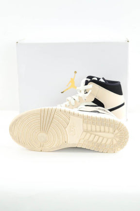 Baskets Nike  Beige