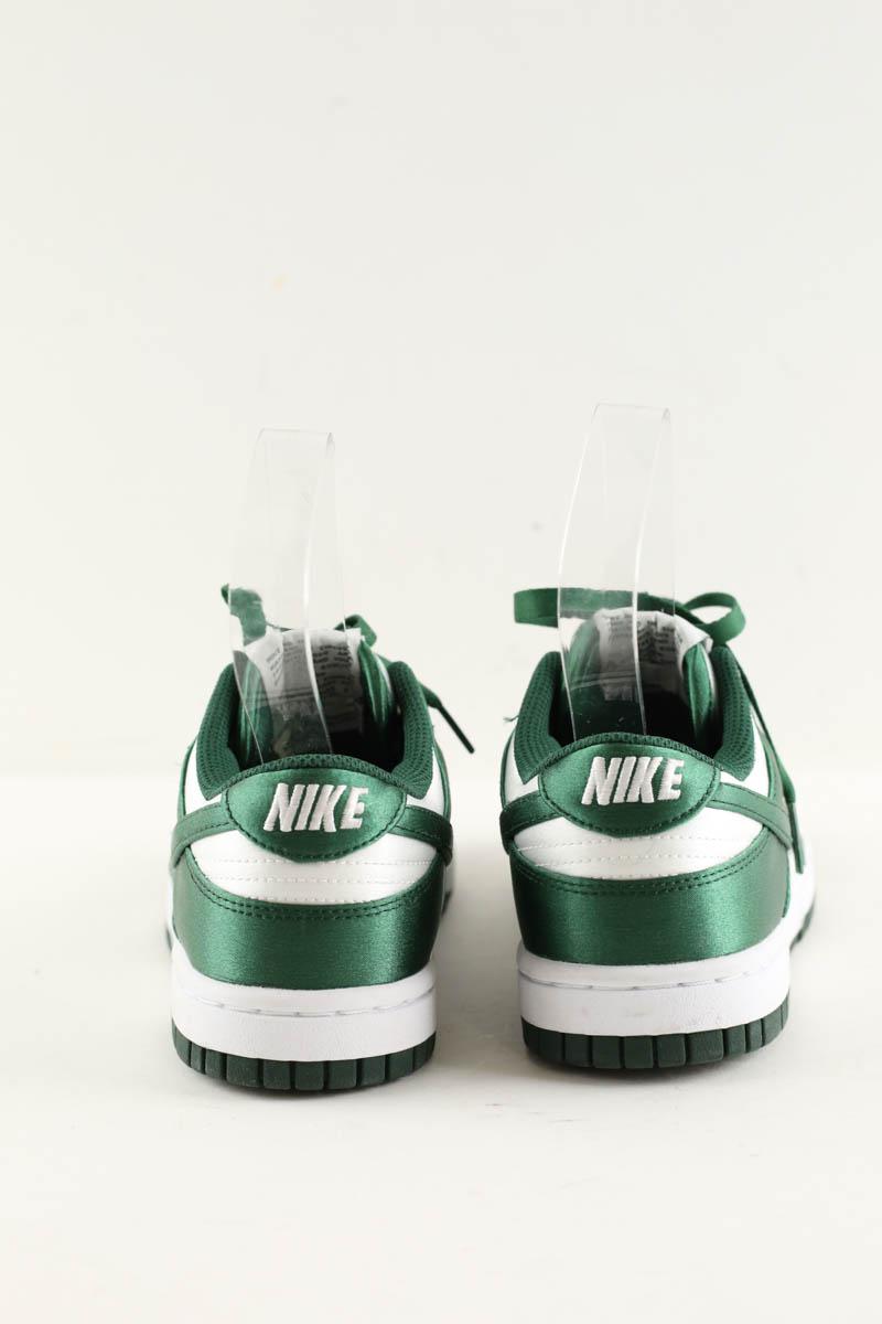 Baskets Nike SB Dunk Low Vert