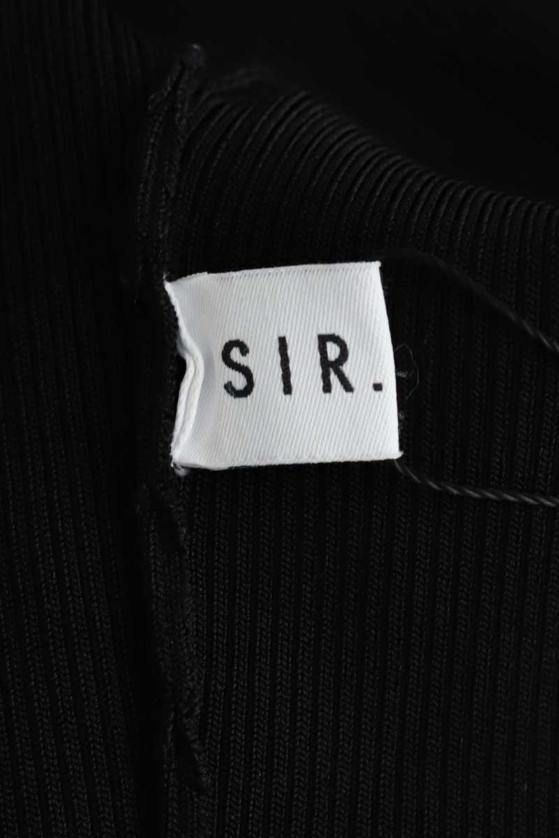 Robe SIR.  Noir