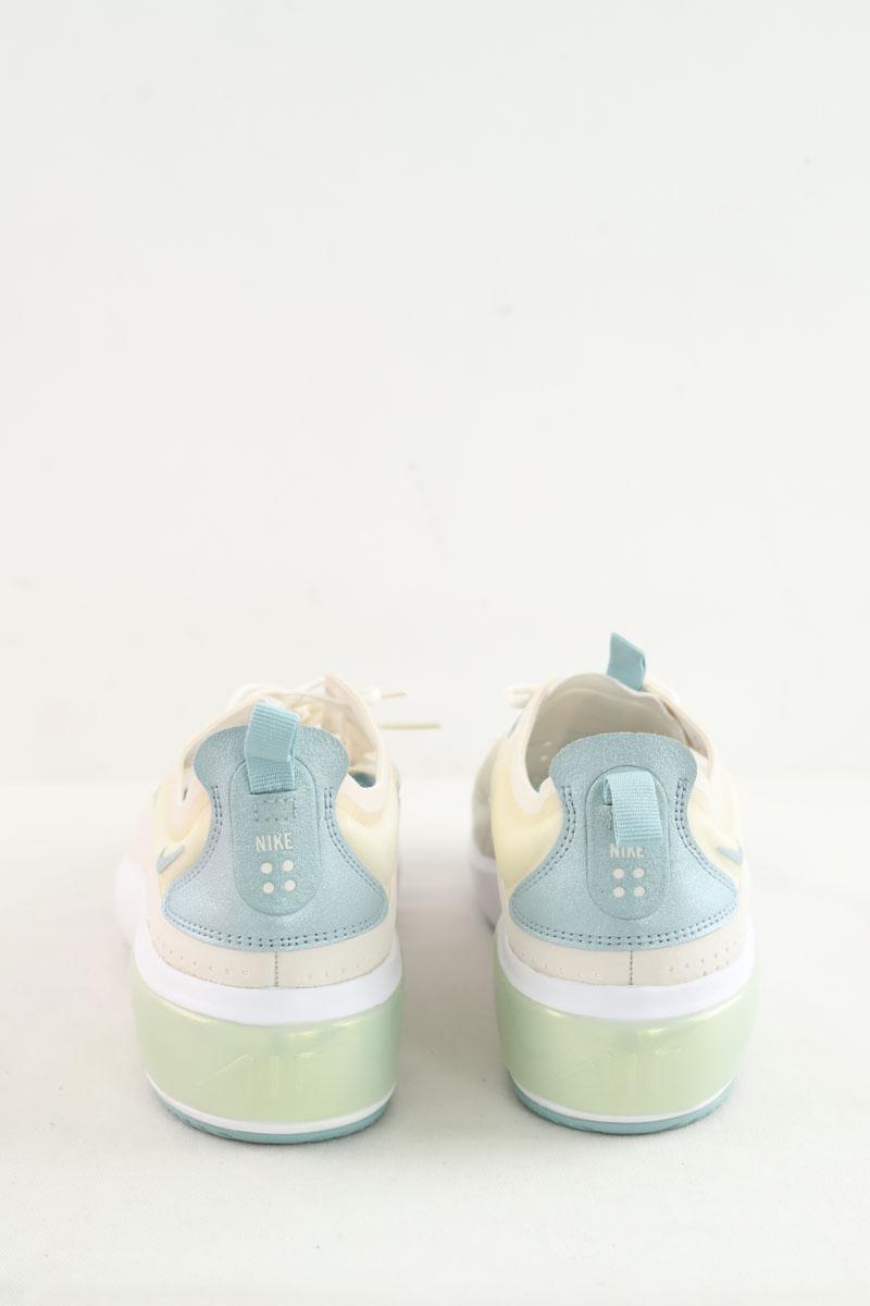 Baskets Nike  Blanc