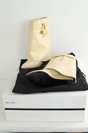 Boots à boucles Givenchy Shark Beige
