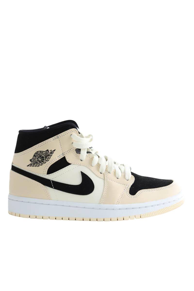 Baskets Nike  Beige