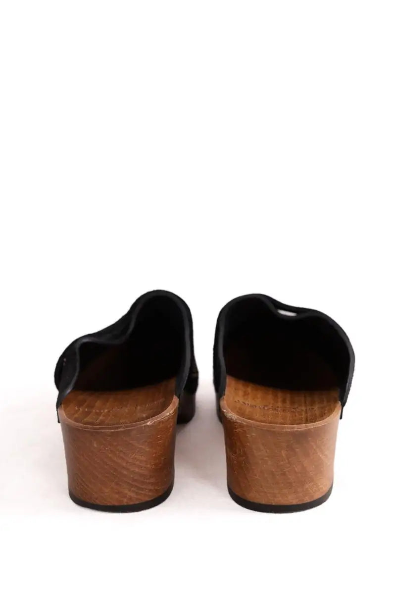Sabots Saint Laurent Studded accents slides Noir en Daim