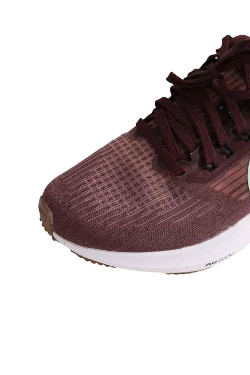 Baskets Nike Bordeaux en Tissu