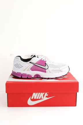 Baskets Nike  Blanc