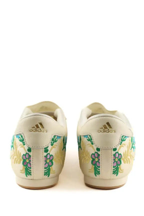 Baskets Adidas Beige en Tissu