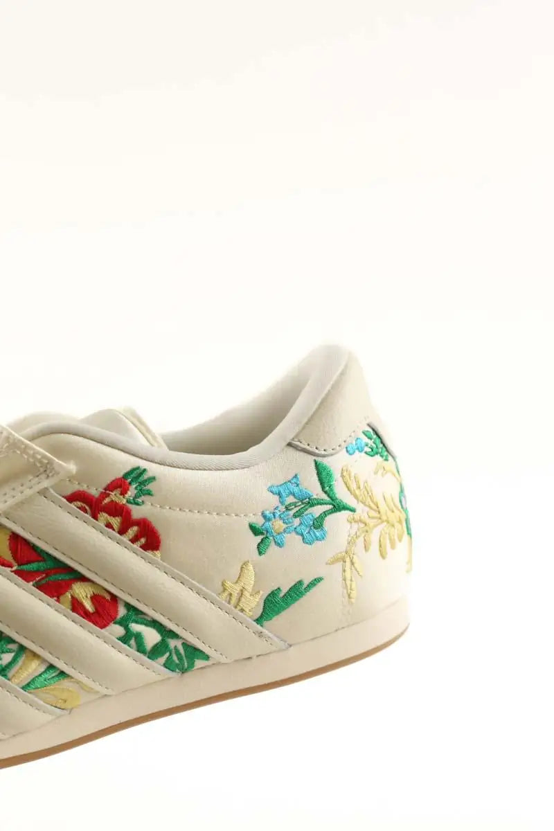 Baskets Adidas Beige en Tissu