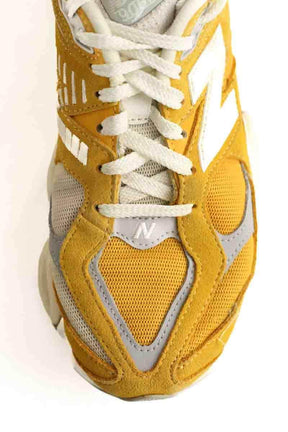 Baskets New Balance 9060 Jaune en Daim