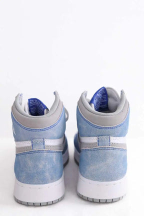 Baskets Nike Air Jordan 1 Retro High OG Hyper Royall Blanc en Cuir