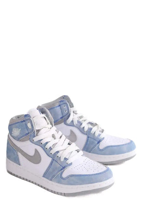 Baskets Nike Air Jordan 1 Retro High OG Hyper Royall Blanc en Cuir