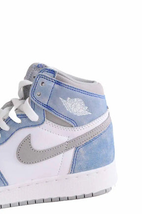 Baskets Nike Air Jordan 1 Retro High OG Hyper Royall Blanc en Cuir