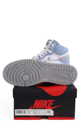 Baskets Nike Air Jordan 1 Retro High OG Hyper Royall Blanc en Cuir