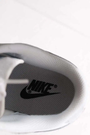 Baskets Nike Gris en Cuir
