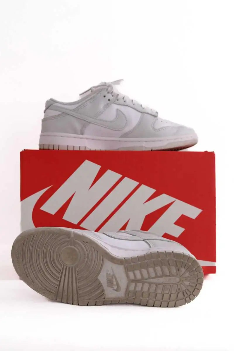 Baskets Nike Gris en Cuir