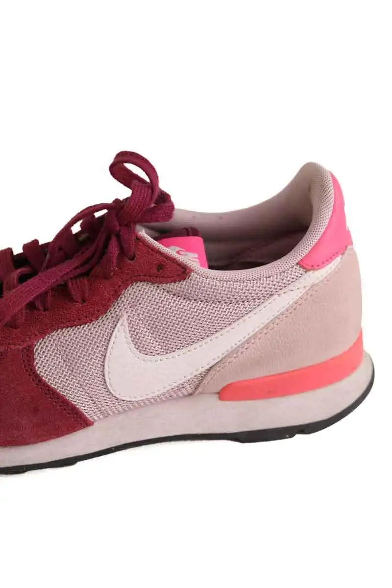 Baskets Nike Rose en Daim