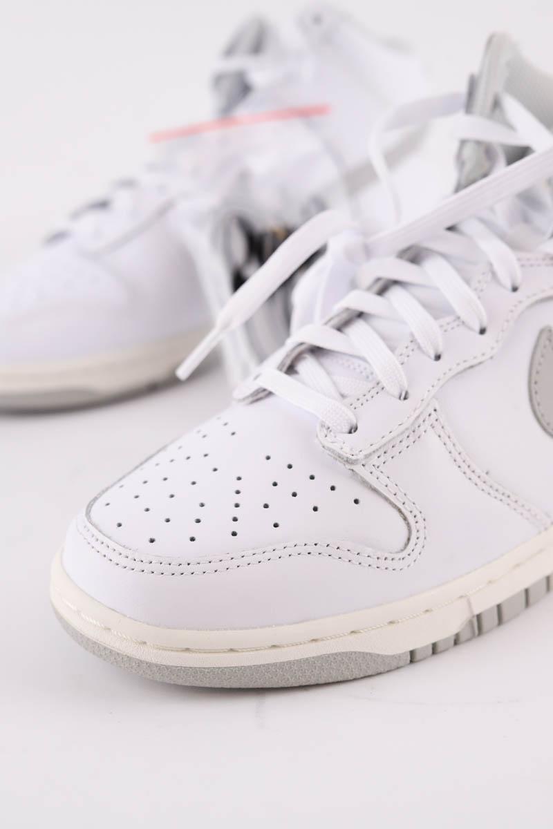 Baskets Nike  Blanc