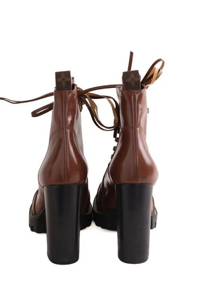 Boots à lacets Louis Vuitton Marron en Cuir