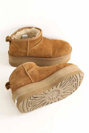 Boots fourées Ugg Classic Ultra Mini à plateforme Camel en Daim