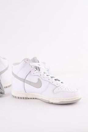 Baskets Nike  Blanc