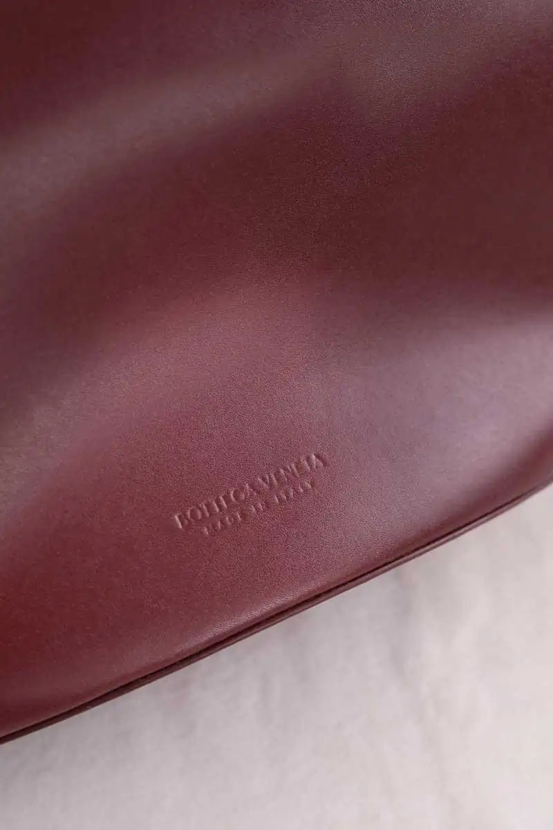 Cabas Bottega Veneta Grand double clam bucket bag Bordeaux en Cuir