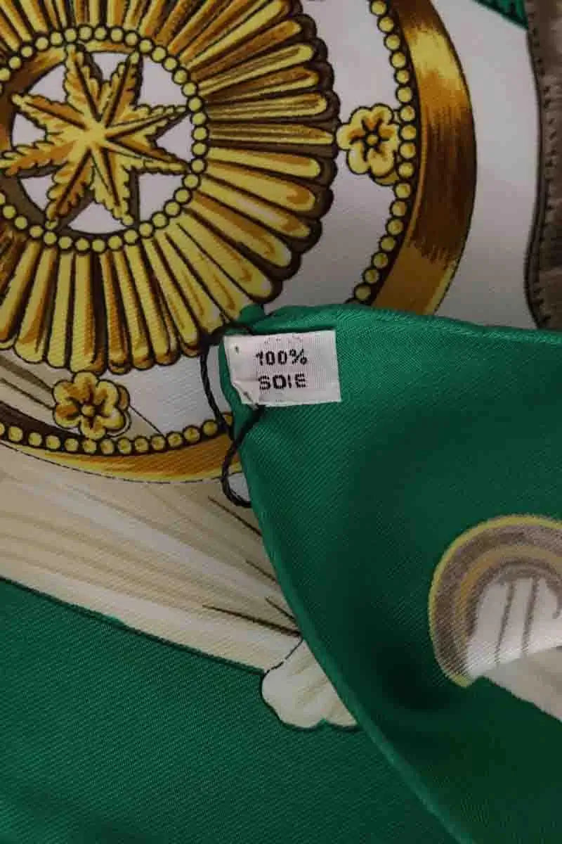 Carré Hermès ETRIERS Vert en Soie