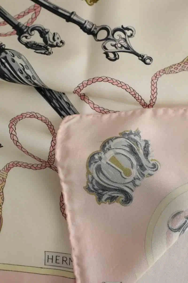 Carré Hermès Rose en Soie