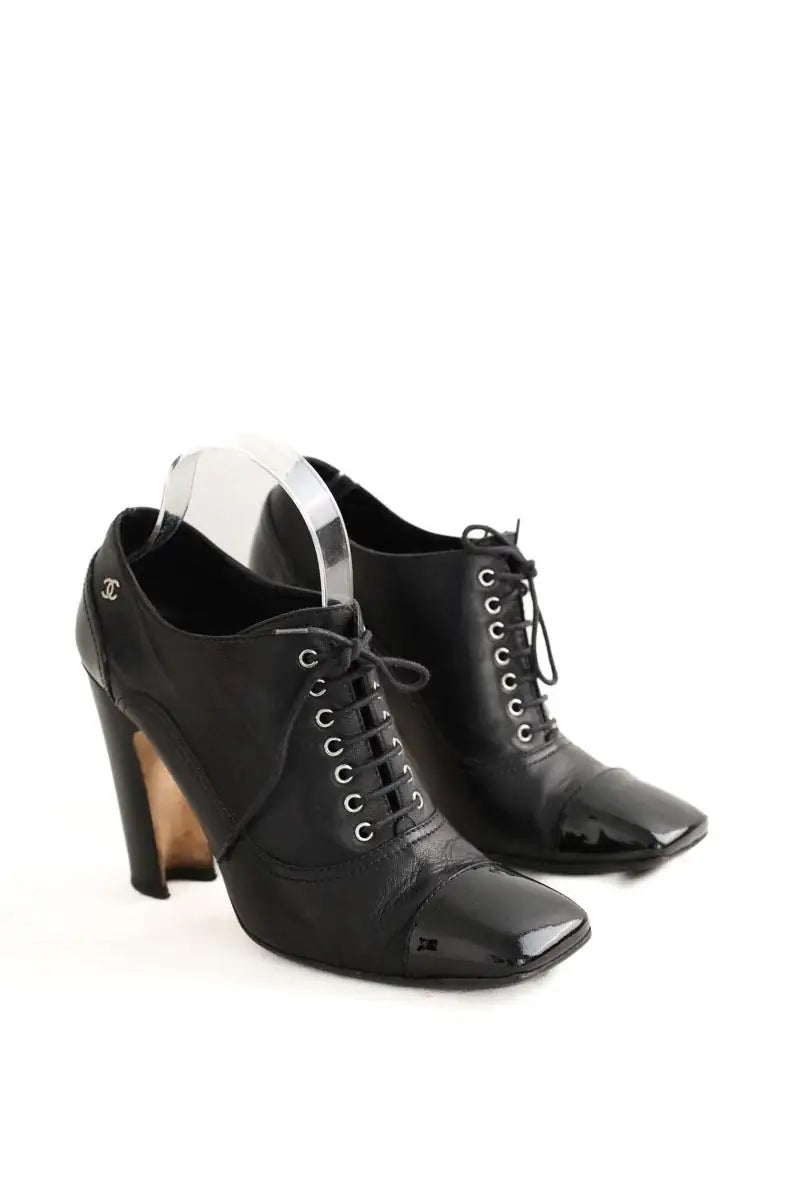 Chaussures à lacets Chanel Noir en Cuir