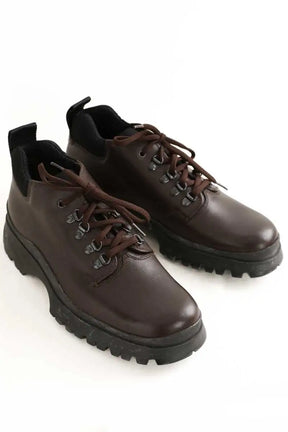 Chaussures à lacets Prada Marron en Cuir