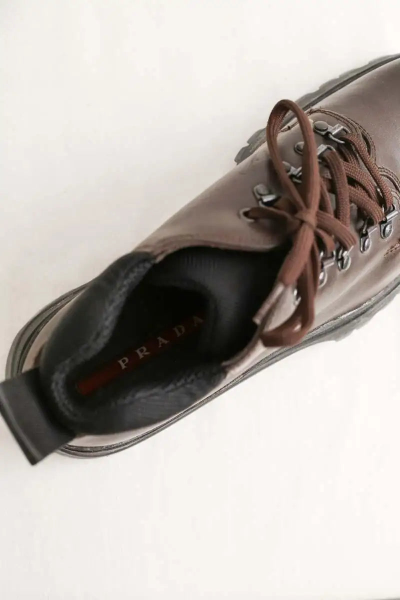 Chaussures à lacets Prada Marron en Cuir