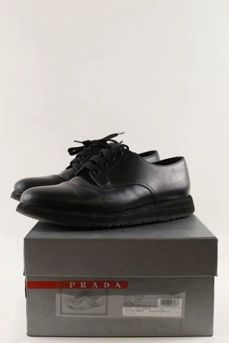 Chaussures à lacets Prada Noir en Cuir