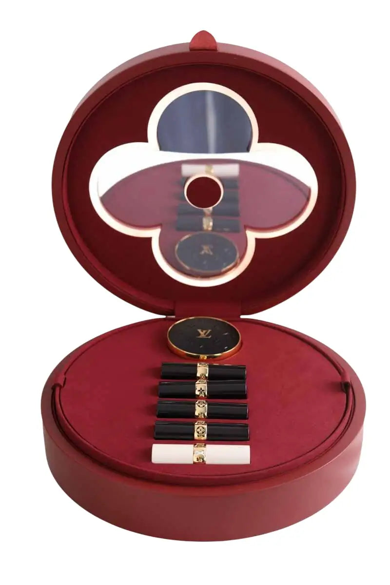 Coffret rouge à lèvres et ombres à paupières Louis Vuitton Bordeaux en  - Seconde Main