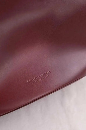 Cabas Bottega Veneta Grand double clam bucket bag Bordeaux en Cuir