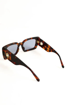 Lunettes de soleil Linda Farrow Marron en Plastique