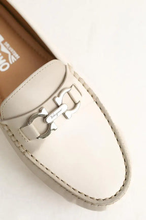 Mocassins Salvatore Ferragamo Beige en Cuir