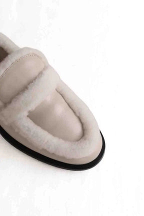 Mocassins Stuart Weitzman Ecru en Cuir