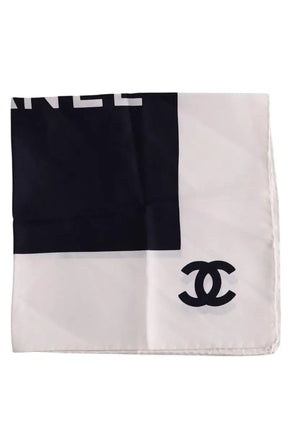 Carré Chanel Noir en Soie - Seconde Main