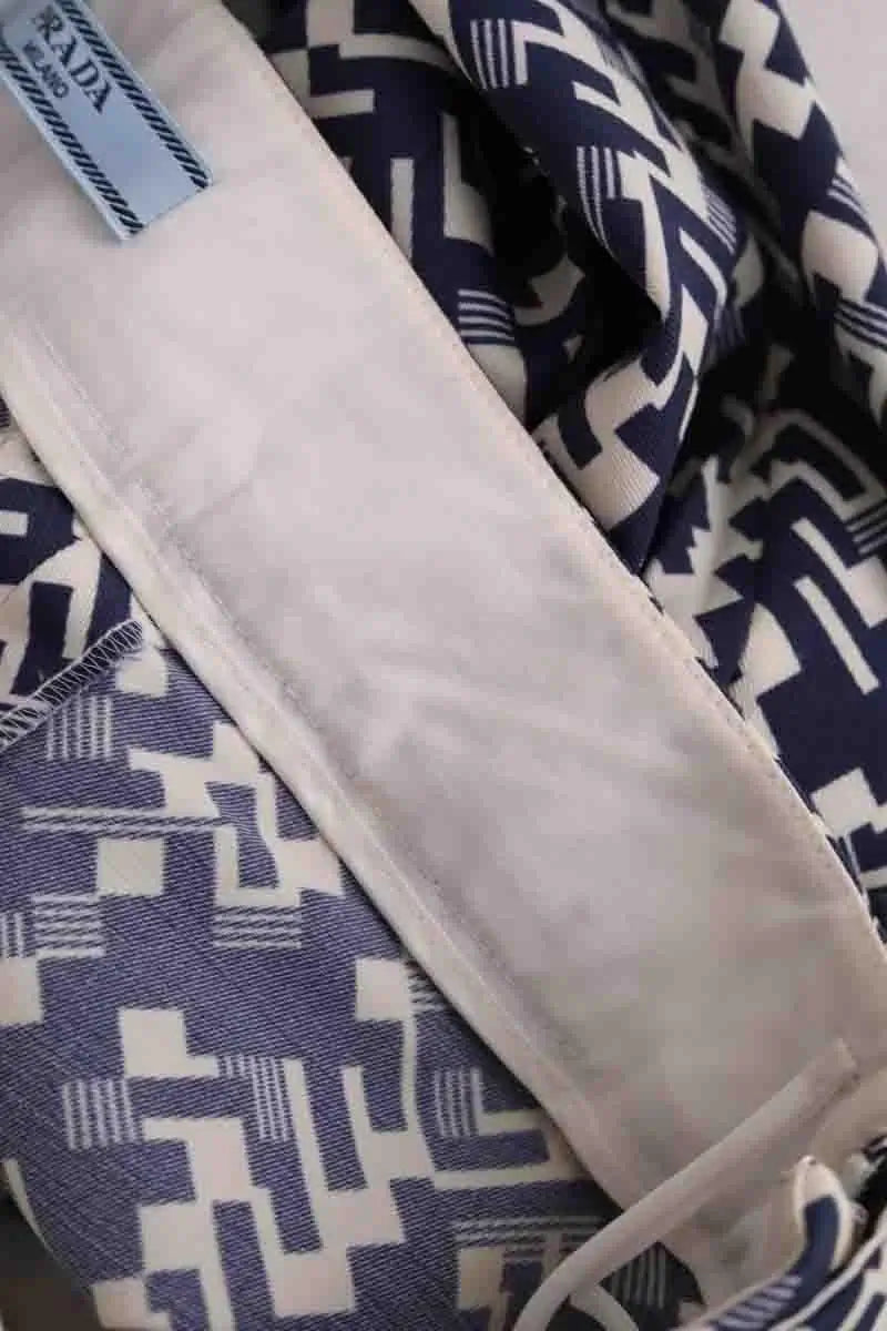 Pantalon droit Prada Bleu en Laine