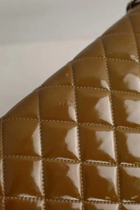 Sac à bandoulière Chanel Timeless/Classique Camel en Cuir verni