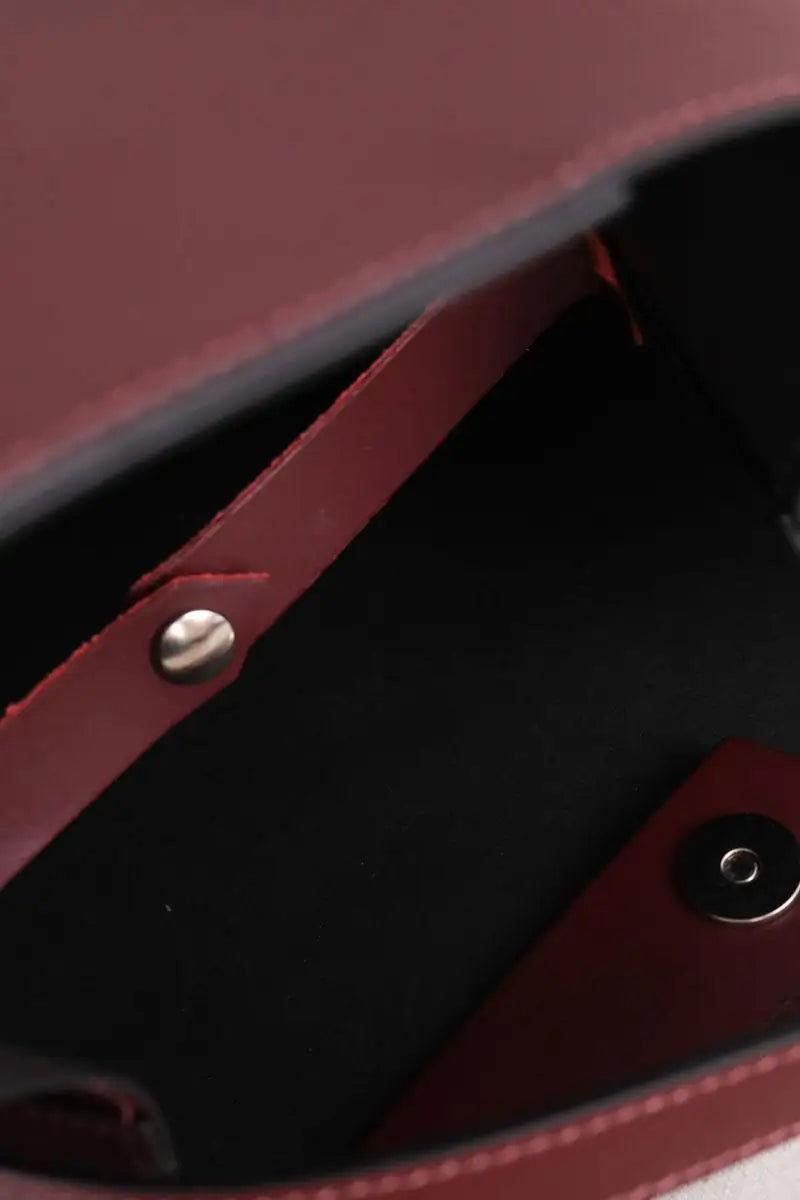 Sac à bandoulière Kitesy Martin Studio Le Sac seau Bordeaux en Cuir