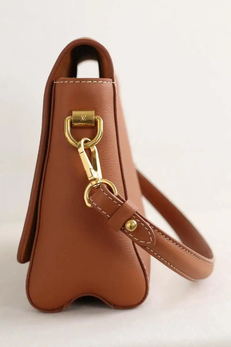 Sac à bandoulière Louis Vuitton Calfskin soft twist shoulder bag cognac Camel en Cuir